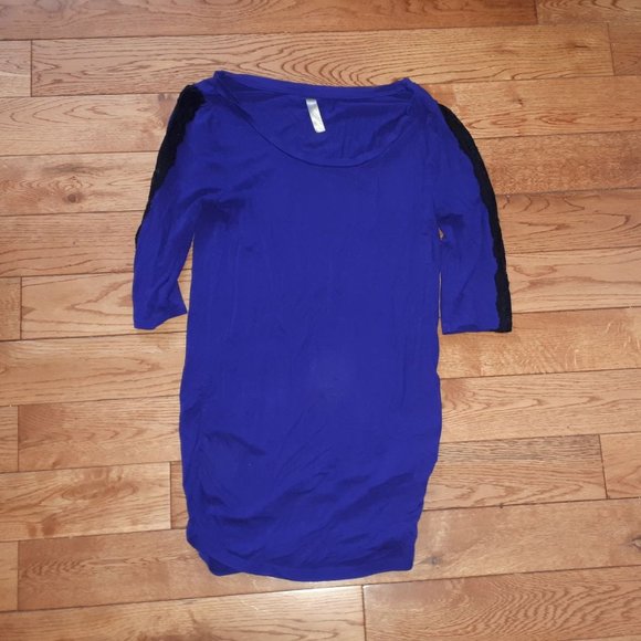 *2 for $20*  Thyme maternity shirt - Picture 1 of 3